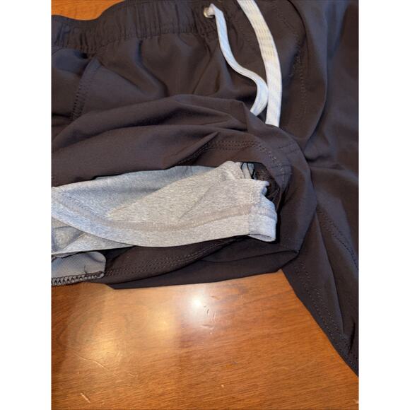 Vuori Kore Shorts Mens Small Black Lined Athletic Gym Stretch 9” Inseam - Picture 3 of 5